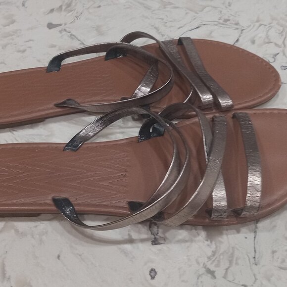 Gold stripes upper part of  women's flat sandals size 9 - Picture 4 of 4